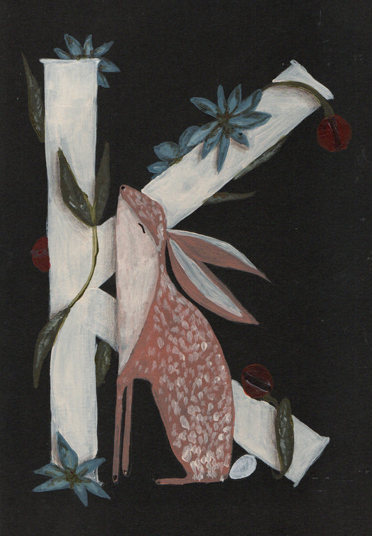 Paveikslėlis su K raide